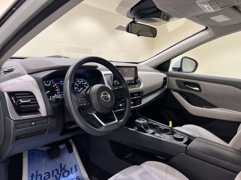 Used 2021 Nissan Rogue SV image 9