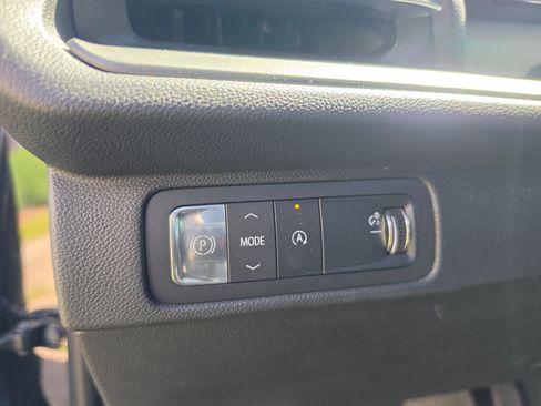 Used 2025 Chevrolet Traverse LT w/ Sun and Wheel Package FWD image 17