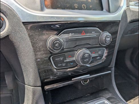 Used 2015 Chrysler 300 Limited RWD image 11