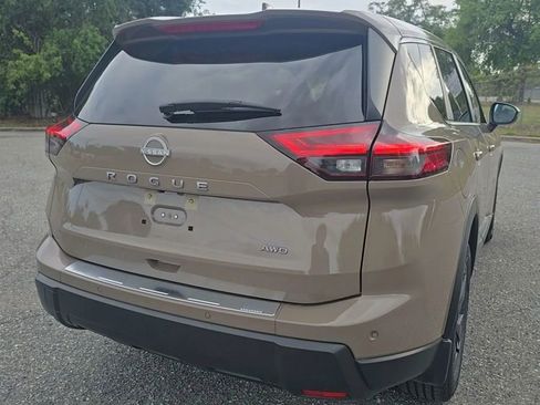 Used 2025 Nissan Rogue SV image 7