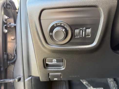 Used 2023 Jeep Grand Cherokee Altitude image 12