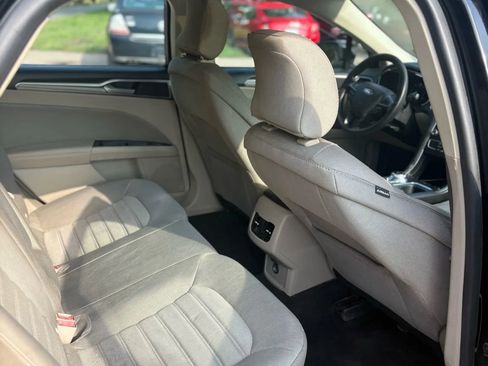 Used 2019 Ford Fusion SE image 31