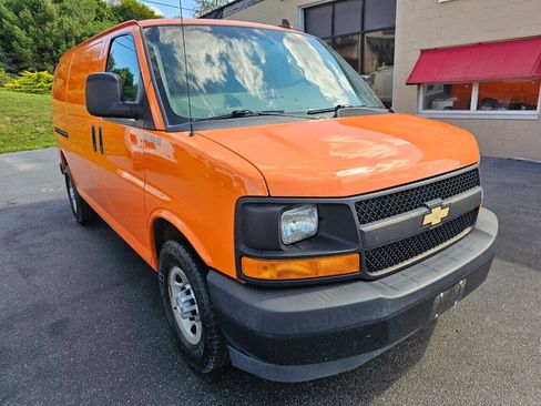 Used 2017 Chevrolet Express 2500 RWD image 32