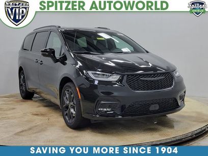 New 2026 Chrysler Pacifica Limited w/ S Appearance Package