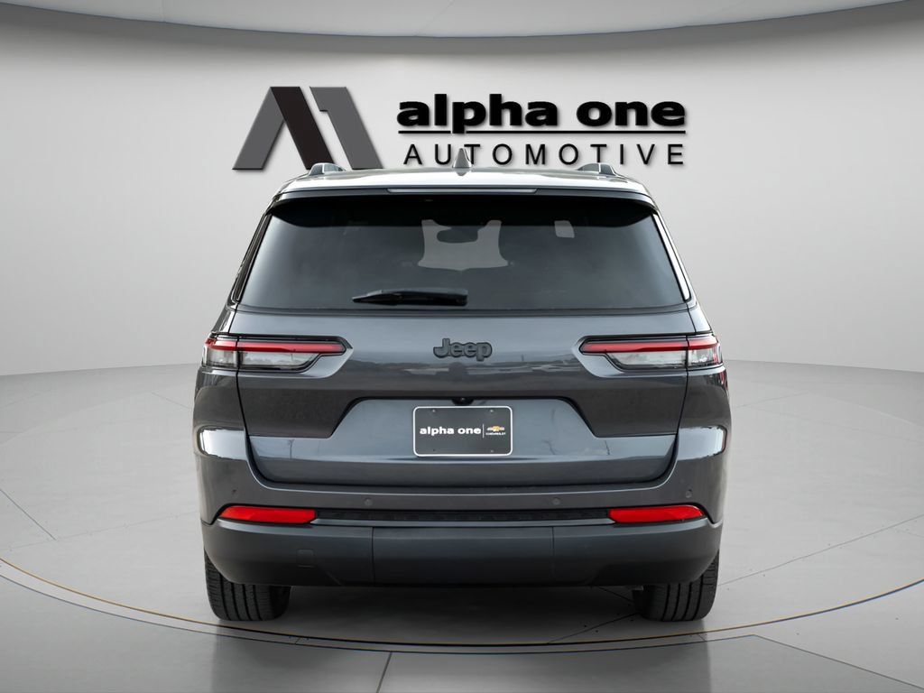 Used 2024 Jeep Grand Cherokee L Laredo RWD image 8