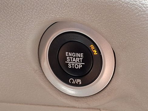 Used 2024 Chrysler Pacifica Touring-L FWD image 22