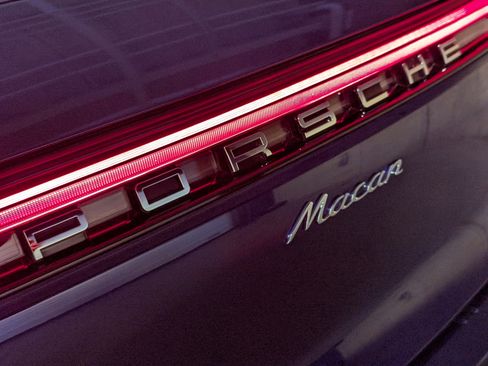 Certified 2025 Porsche Macan image 14