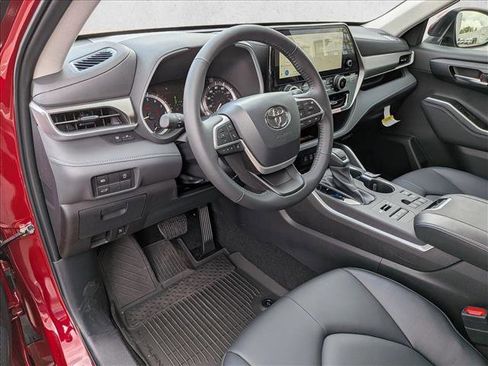 New 2026 Toyota Highlander XLE AWD/4WD image 3