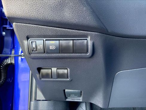 Used 2025 Toyota Corolla Cross XLE FWD image 33