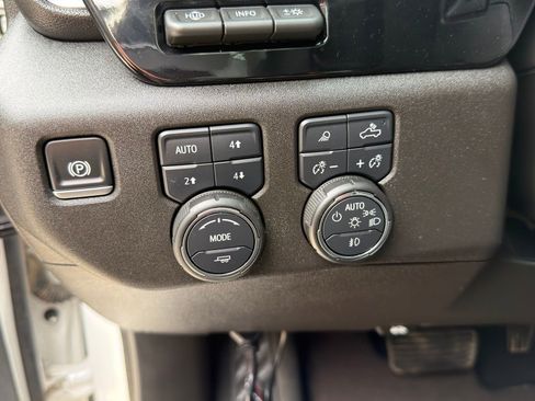 Used 2025 Chevrolet Silverado 1500 High Country w/ Technology Package image 16