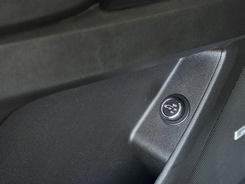 Used 2023 Chevrolet Traverse Premier w/ Redline Edition image 31