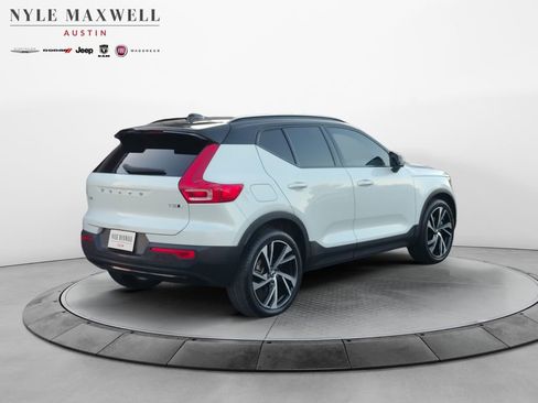 Used 2022 Volvo XC40 T5 R-Design w/ Advanced Package image 16