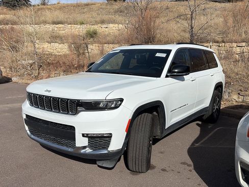 Used 2024 Jeep Grand Cherokee L Limited w/ Luxury Tech Group II image 2