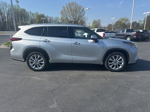 Used 2022 Toyota Highlander Limited image 2