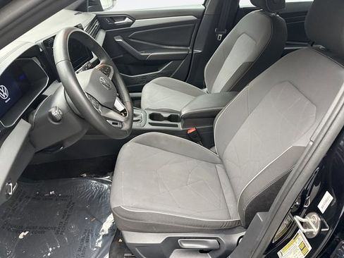Used 2025 Volkswagen Jetta Sport image 11