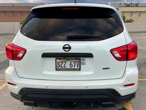 Used 2017 Nissan Pathfinder Platinum image 5
