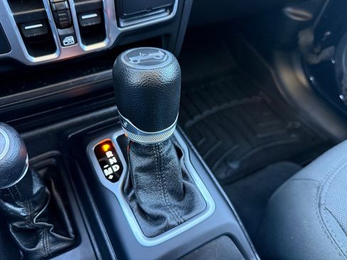 Used 2018 Jeep Wrangler Unlimited Sport S image 26