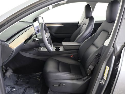 Used 2024 Tesla Model Y Long Range image 31