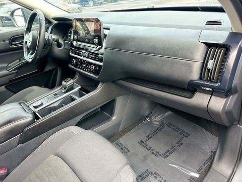 Used 2025 Nissan Pathfinder SV image 27