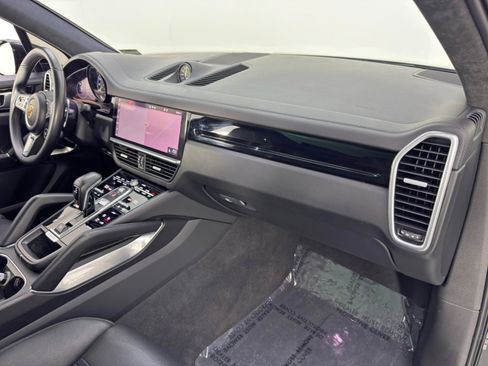 Used 2021 Porsche Cayenne Turbo S AWD/4WD image 15