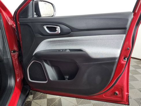 Used 2024 Jeep Compass Latitude image 29