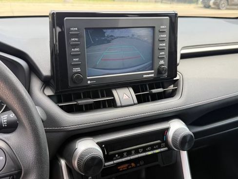 Used 2021 Toyota RAV4 LE FWD image 19