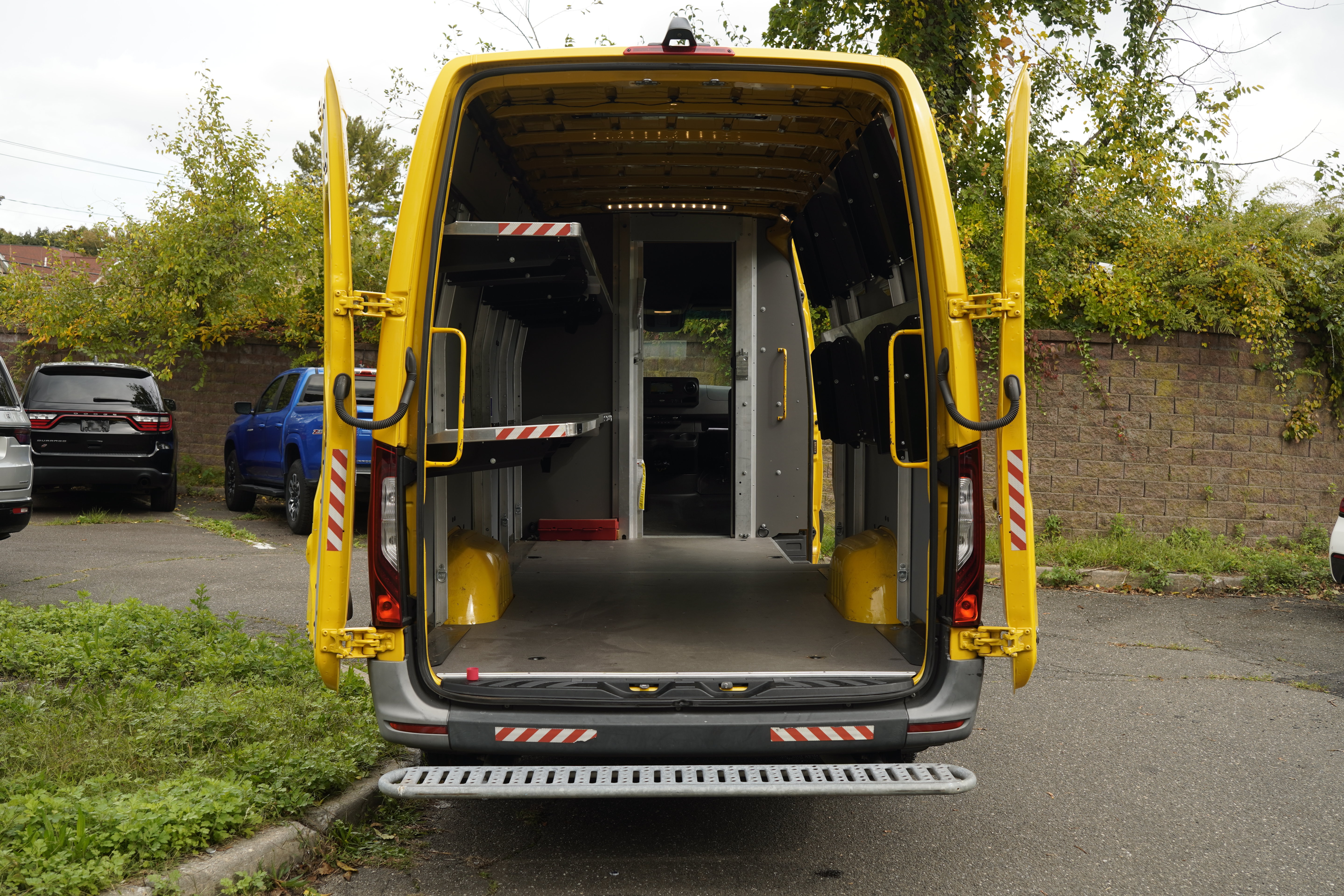 Used 2021 Mercedes-Benz Sprinter 2500 w/ Acoustic Package image 12