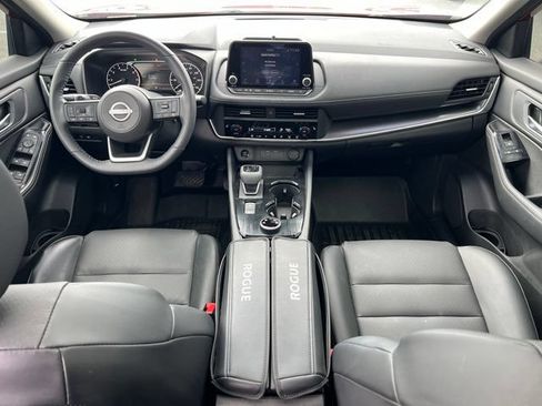 Used 2024 Nissan Rogue SV w/ SV Premium Package AWD/4WD image 12
