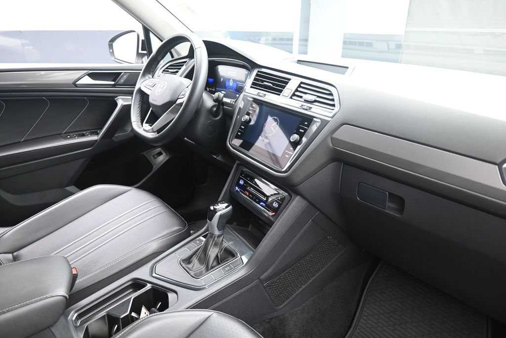 Used 2024 Volkswagen Tiguan SE FWD image 28
