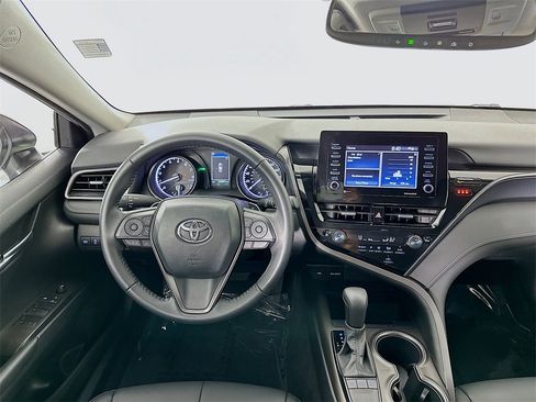 Used 2023 Toyota Camry SE image 19