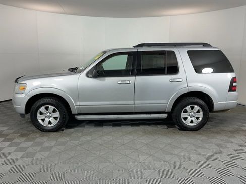Used 2010 Ford Explorer XLT image 8