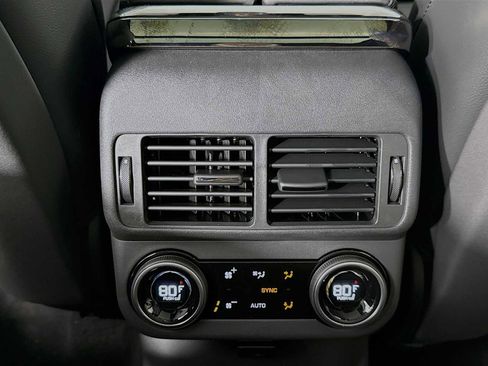 New 2026 Land Rover Range Rover Velar Dynamic SE image 25