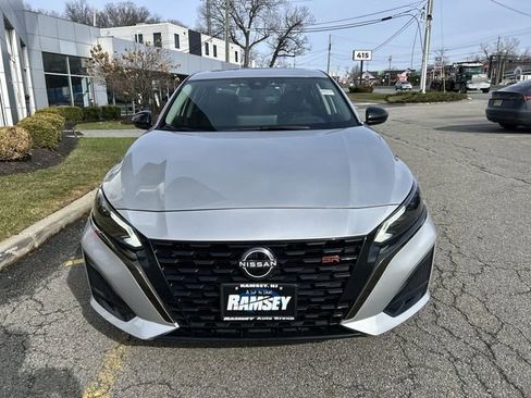 Used 2023 Nissan Altima 2.5 SR w/ SR Premium Package image 3