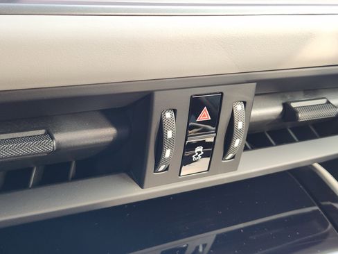 Used 2024 Porsche Cayenne image 22