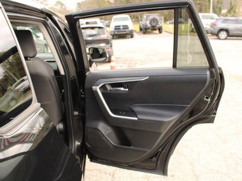 Used 2021 Toyota RAV4 XLE FWD image 16