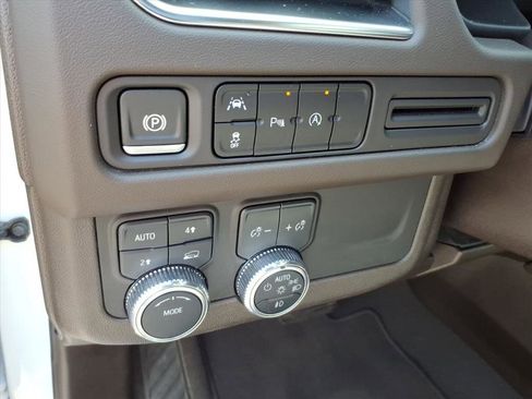 Used 2024 GMC Yukon SLT AWD/4WD image 26