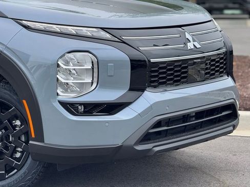 New 2025 Mitsubishi Outlander AWD image 3