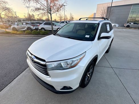 Used 2016 Toyota Highlander XLE image 5
