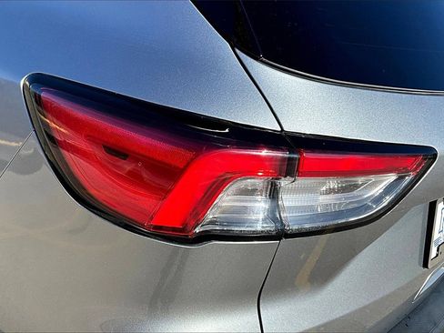 Used 2022 Ford Escape SE image 30