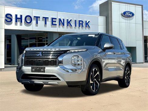 Used 2024 Mitsubishi Outlander SE Black Edition image 3