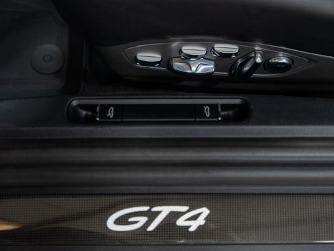 Used 2020 Porsche 718 Cayman GT4 image 90