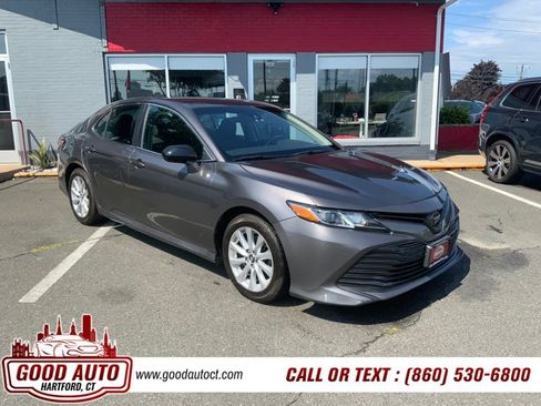 Used 2019 Toyota Camry LE FWD image 3