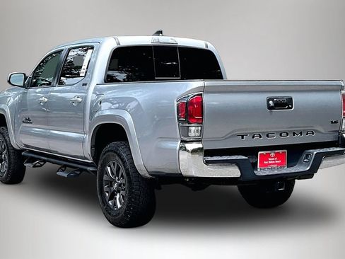 Used 2021 Toyota Tacoma SR5 RWD image 4