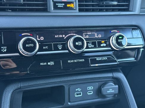 Certified 2025 Honda Pilot Touring image 24