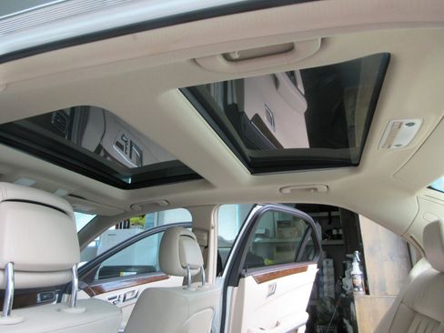 Used 2014 Mercedes-Benz E 550 4MATIC Sedan image 43