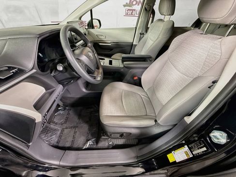 Certified 2024 Toyota Sienna LE FWD image 24