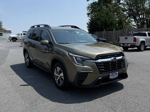 Used 2023 Subaru Ascent Premium w/ Convenience Package AWD/4WD image 3