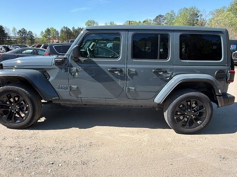 Used 2025 Jeep Wrangler Sahara w/ Safety Group image 11