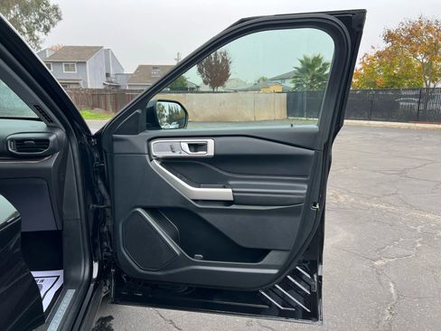 Used 2023 Ford Explorer Limited w/ Equipment Group 301A image 25