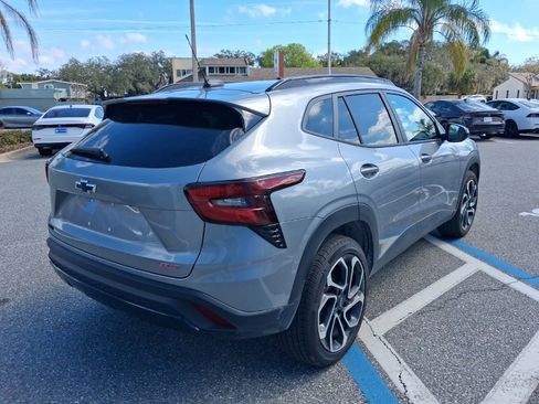 Used 2025 Chevrolet Trax RS w/ Driver Confidence Package image 5